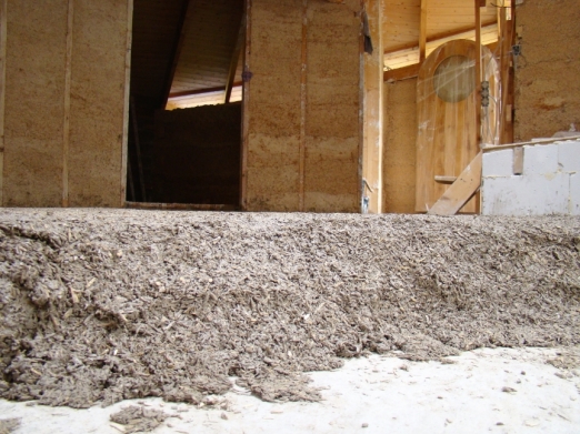DSC03773 - 2017-09-04, Floor insulation, hempcrete with sand and trass